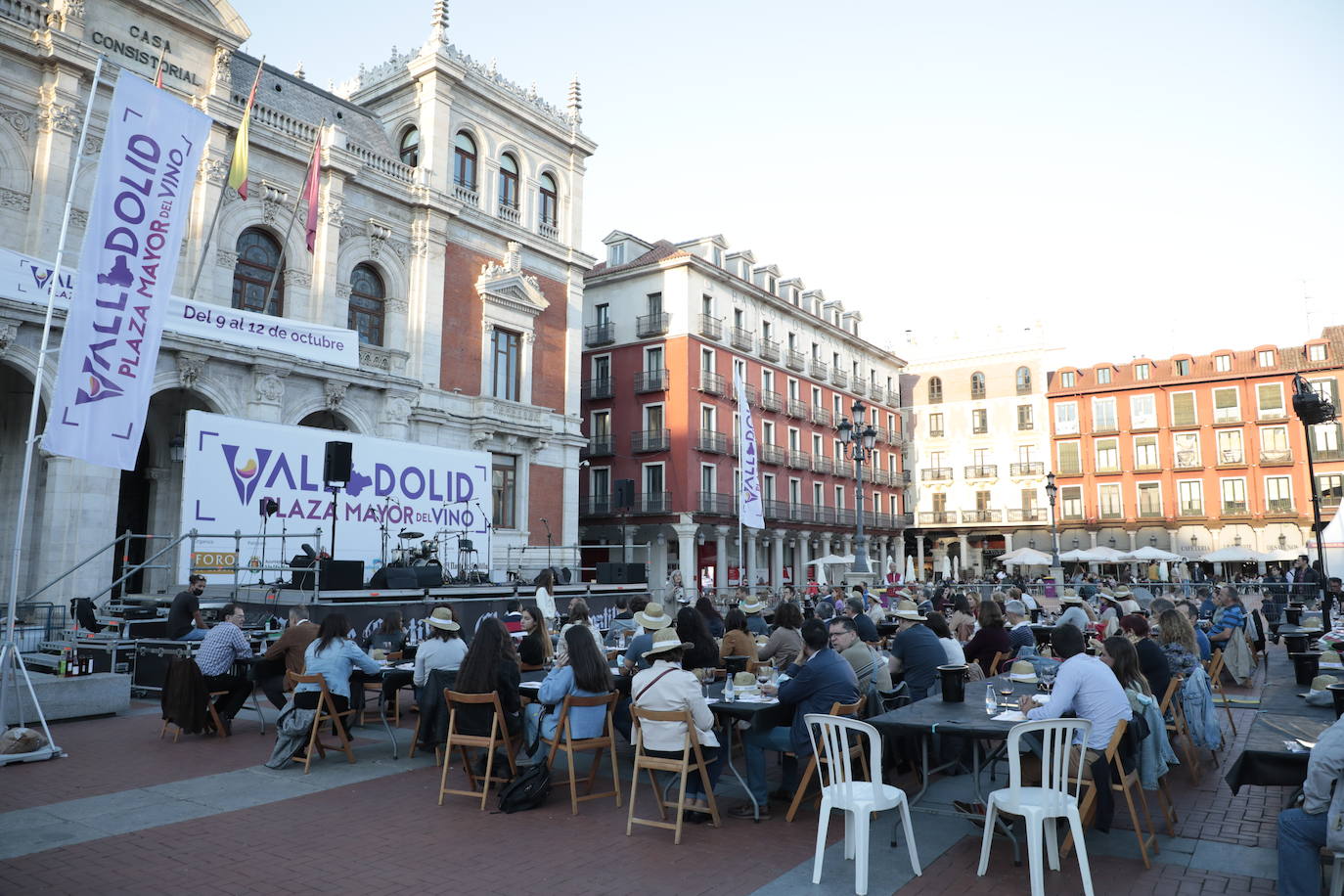 Fotos: Visita a la DO Rueda y ambiente del lunes en &#039;Valladolid. Plaza Mayor del Vino&#039;