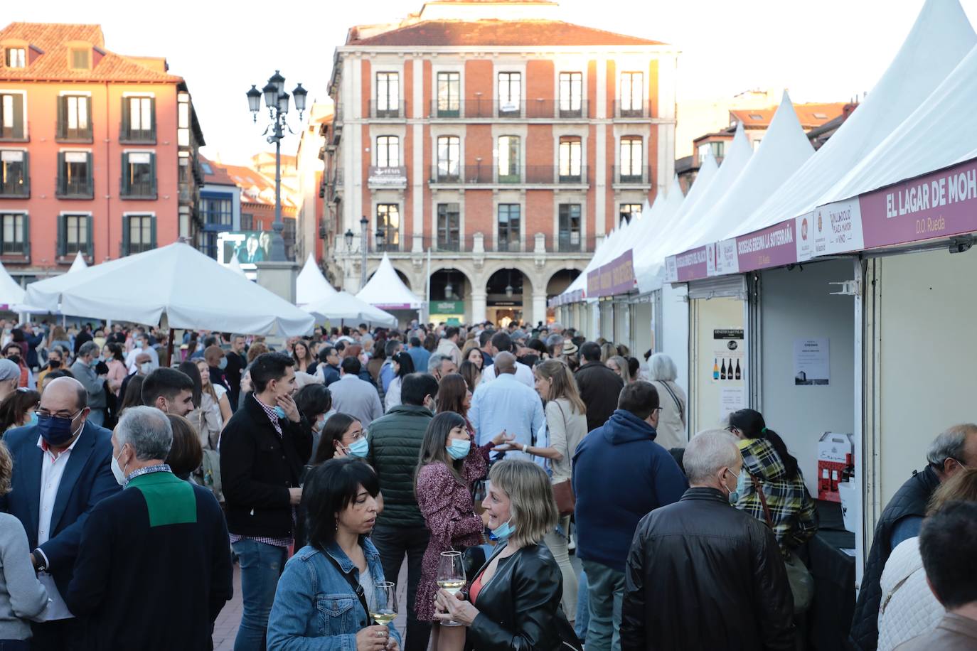 Fotos: Visita a la DO Rueda y ambiente del lunes en &#039;Valladolid. Plaza Mayor del Vino&#039;