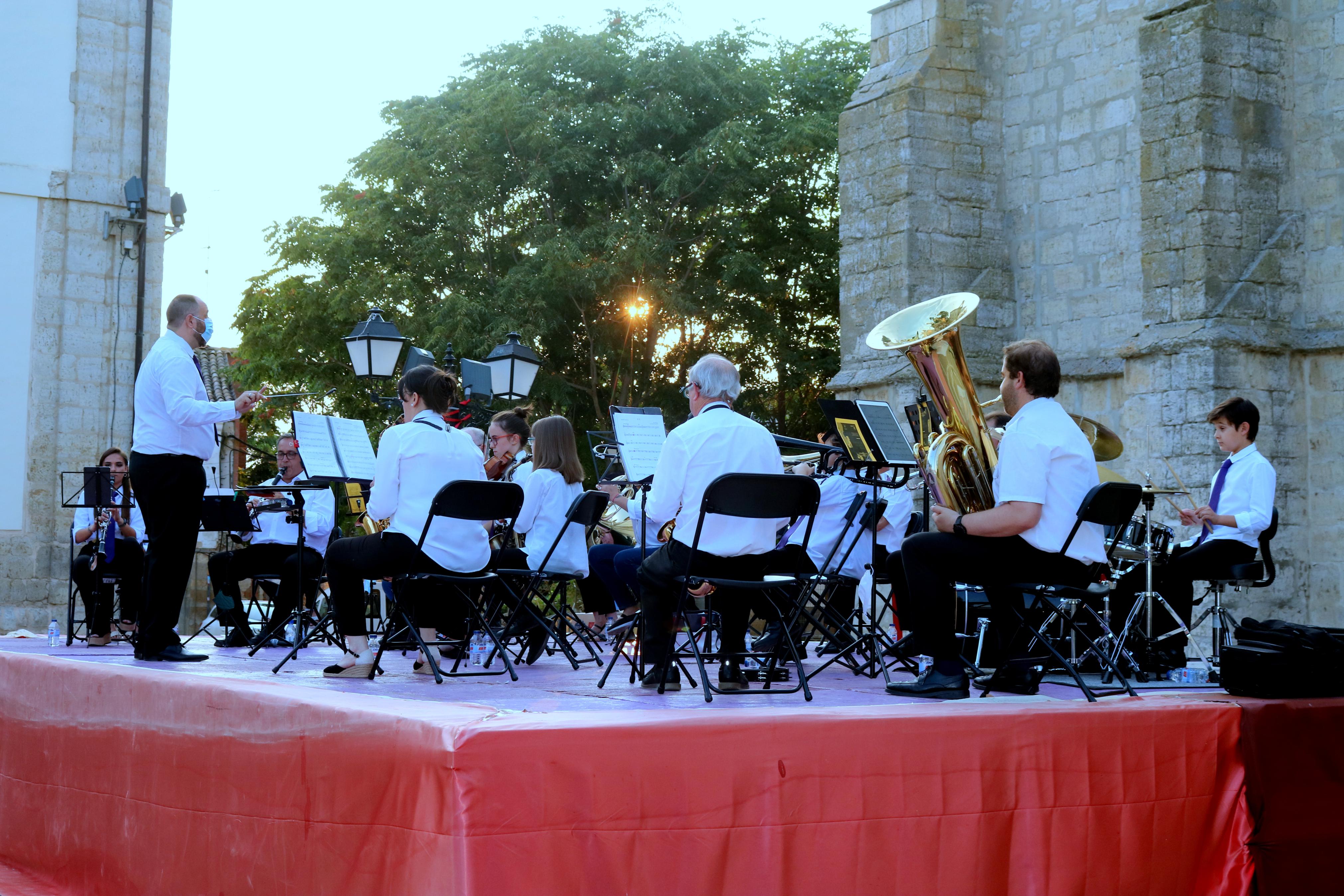 Los ampudianos disfrutaron de la música de la Banda del Cerrato