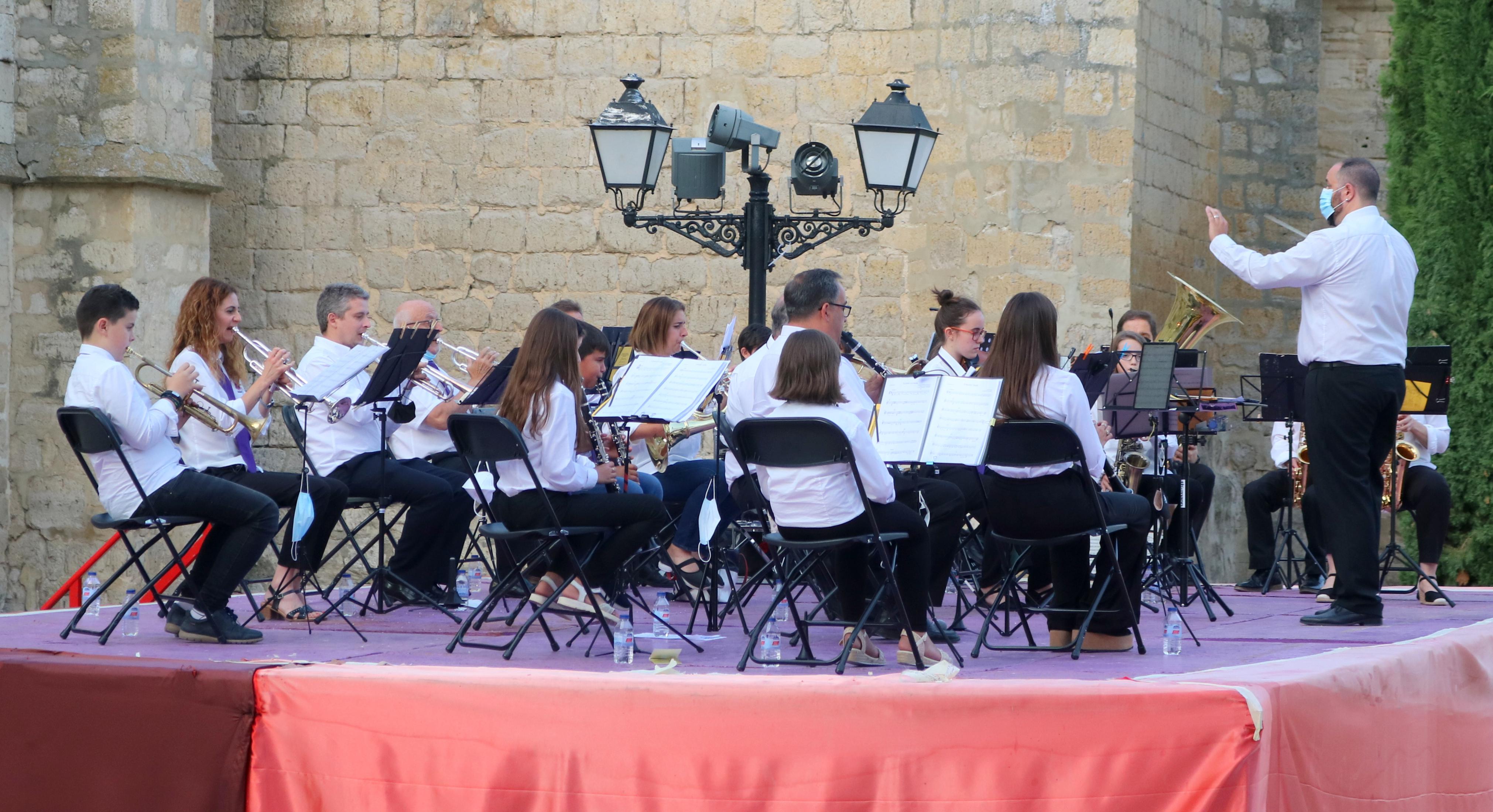 Los ampudianos disfrutaron de la música de la Banda del Cerrato