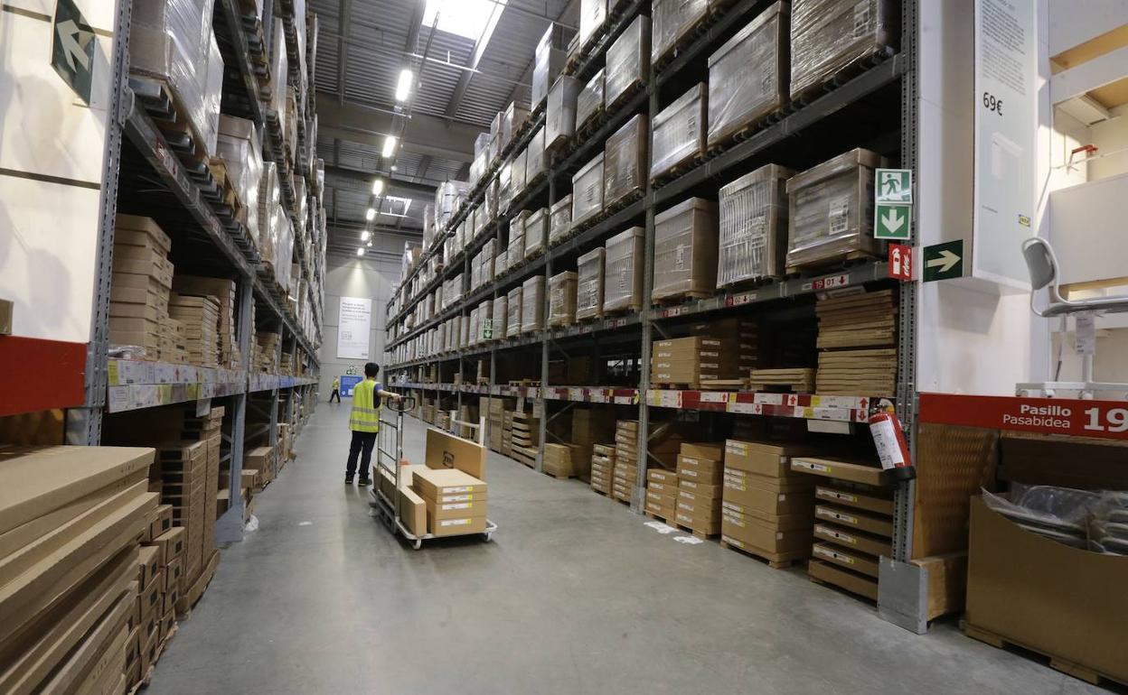 Ikea trabaja para evitar la falta de productos ante la crisis logística mundial. 