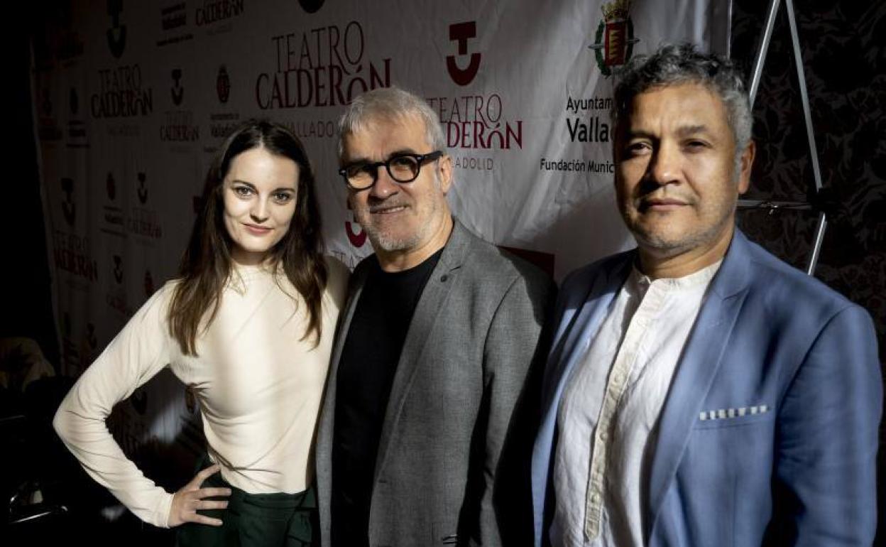 La actriz Clara Parada, el actor y autor Carlos Tapia y el director escénico Manuel Orjuela. 