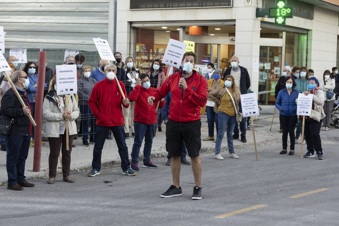 Fotos: Protesta de los vecinos por el retraso en la construcción del túnel de Andrómeda