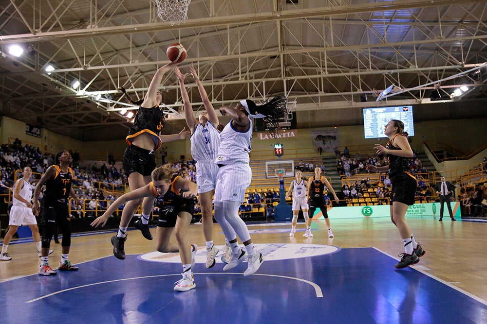 Un voluntarioso Avenida pone la segunda a costa de un débil Riga (72-41)