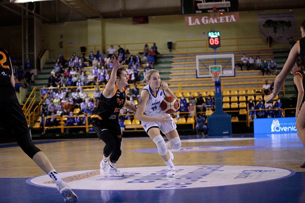 Un voluntarioso Avenida pone la segunda a costa de un débil Riga (72-41)