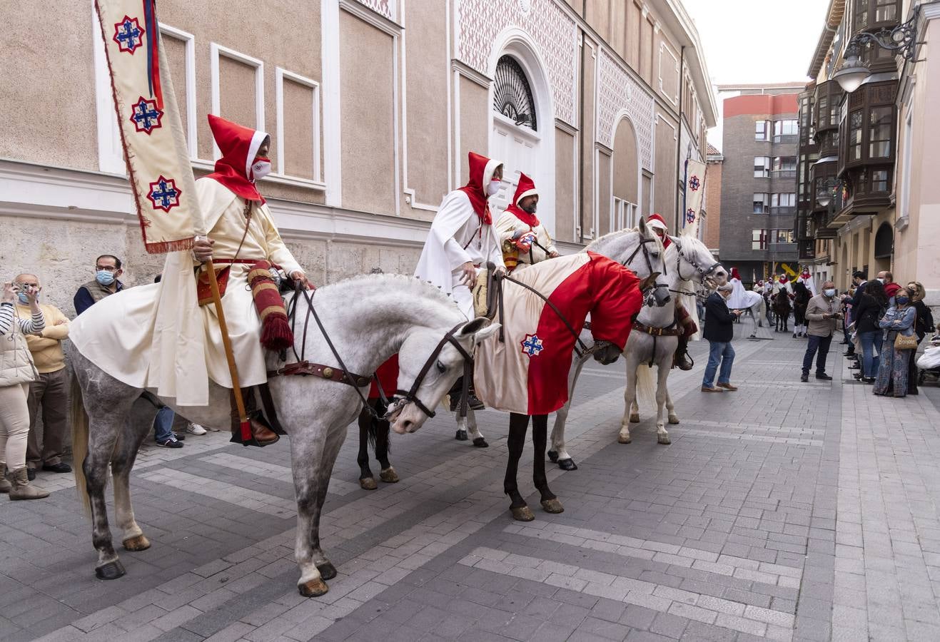 Fotos: Pregón a caballo de la Cofradía de las Siete Palabras por las calles de Valladolid