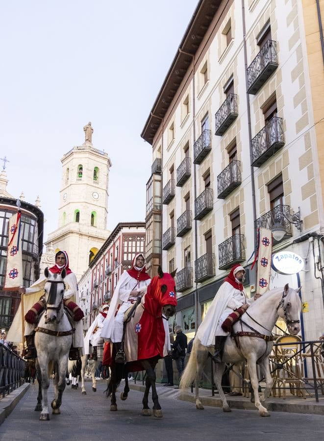 Fotos: Pregón a caballo de la Cofradía de las Siete Palabras por las calles de Valladolid