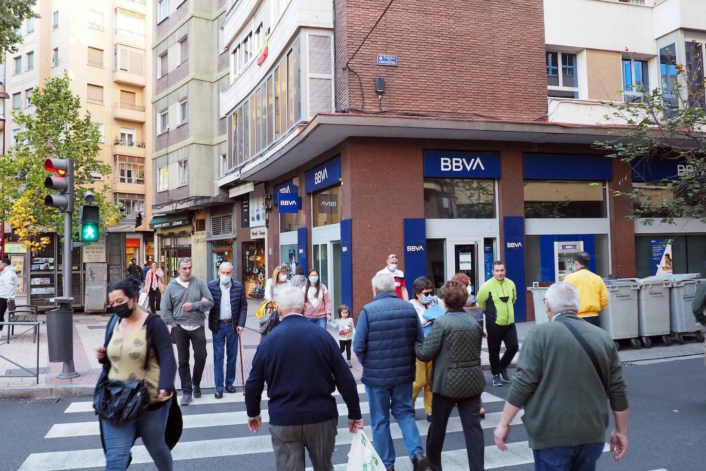 El 9 de enero de 1920 se la denominó plaza de Benito Pérez Galdós, pero los vecinos decidieron cambiarle el nombre debido a su forma cilíndrica