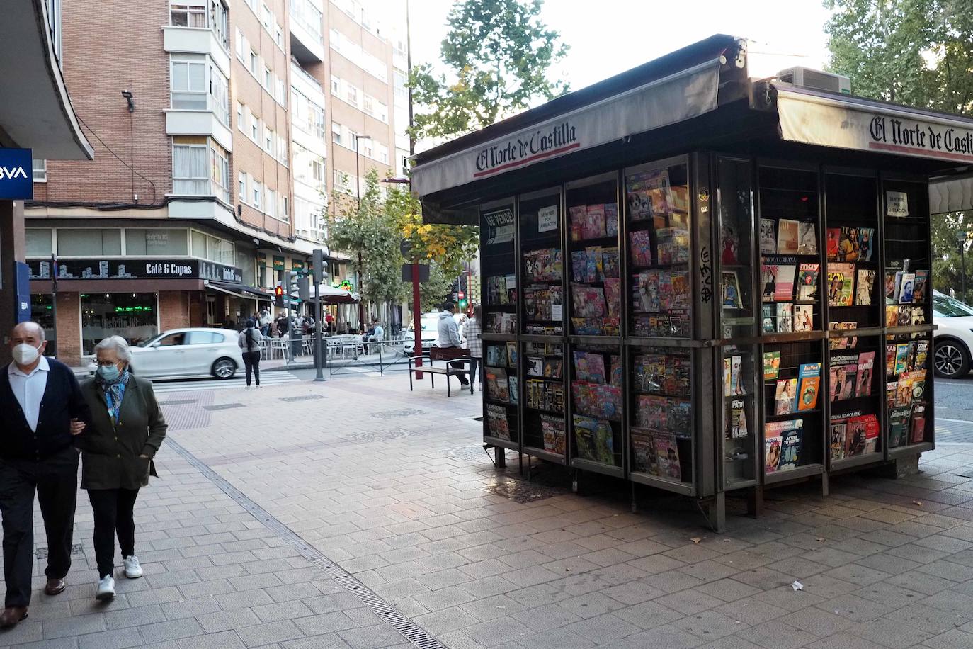 El 9 de enero de 1920 se la denominó plaza de Benito Pérez Galdós, pero los vecinos decidieron cambiarle el nombre debido a su forma cilíndrica