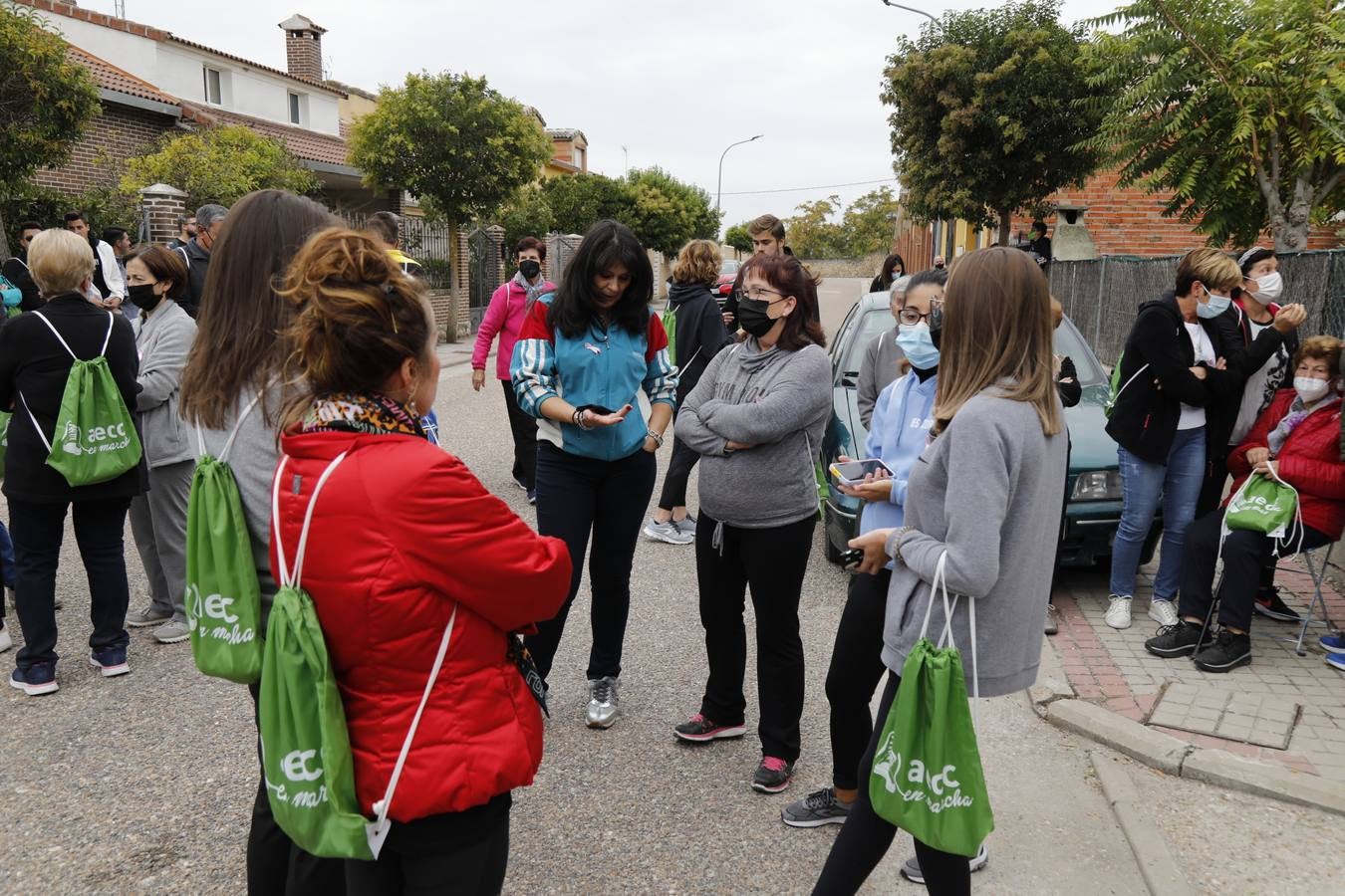 Fotos: Marcha solidaria contra el cáncer en Olivares de Duero