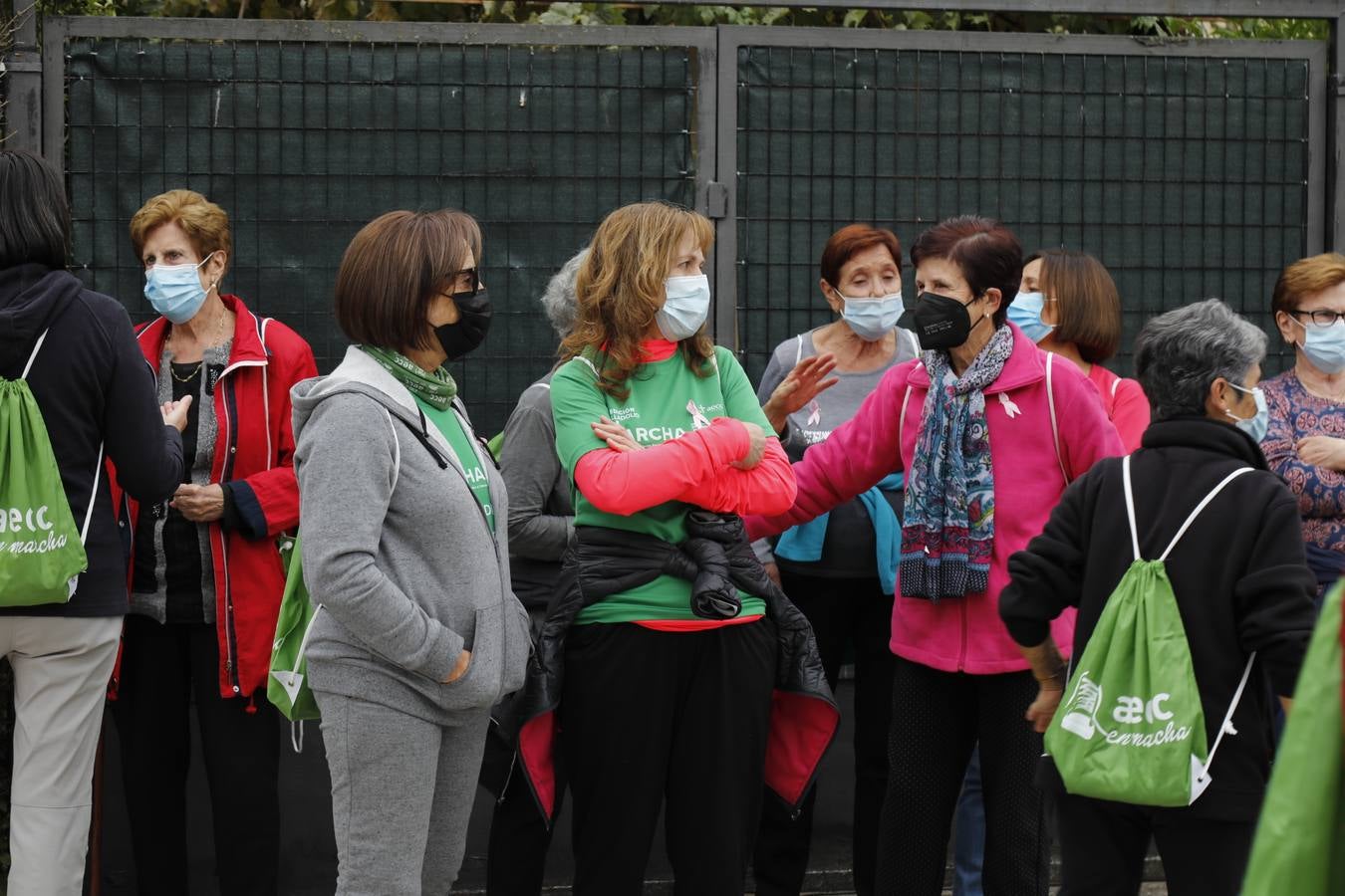 Fotos: Marcha solidaria contra el cáncer en Olivares de Duero