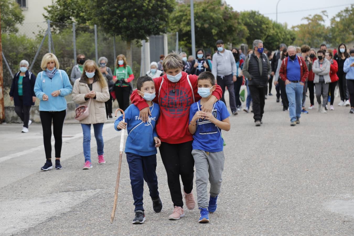 Fotos: Marcha solidaria contra el cáncer en Olivares de Duero