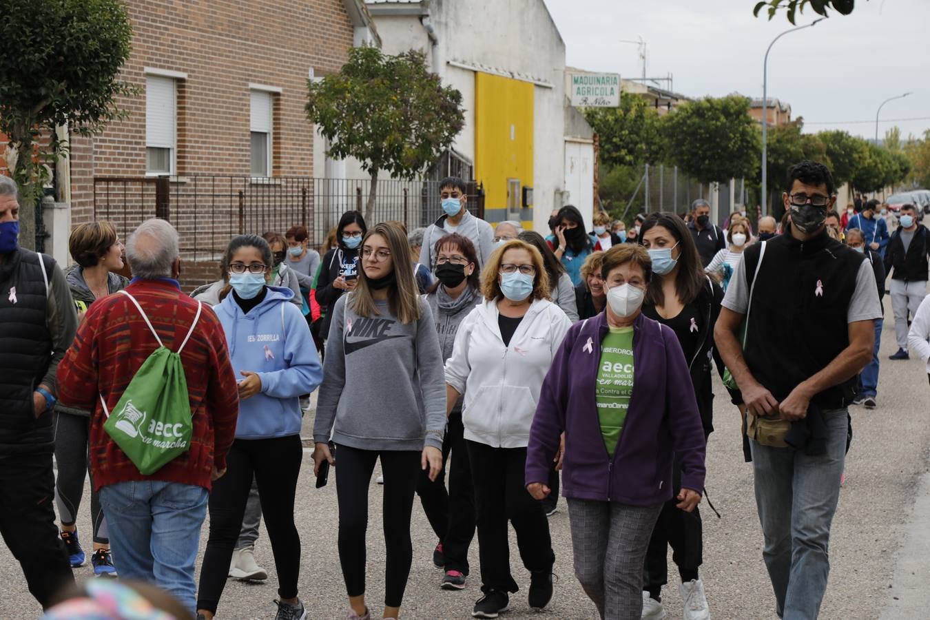 Fotos: Marcha solidaria contra el cáncer en Olivares de Duero