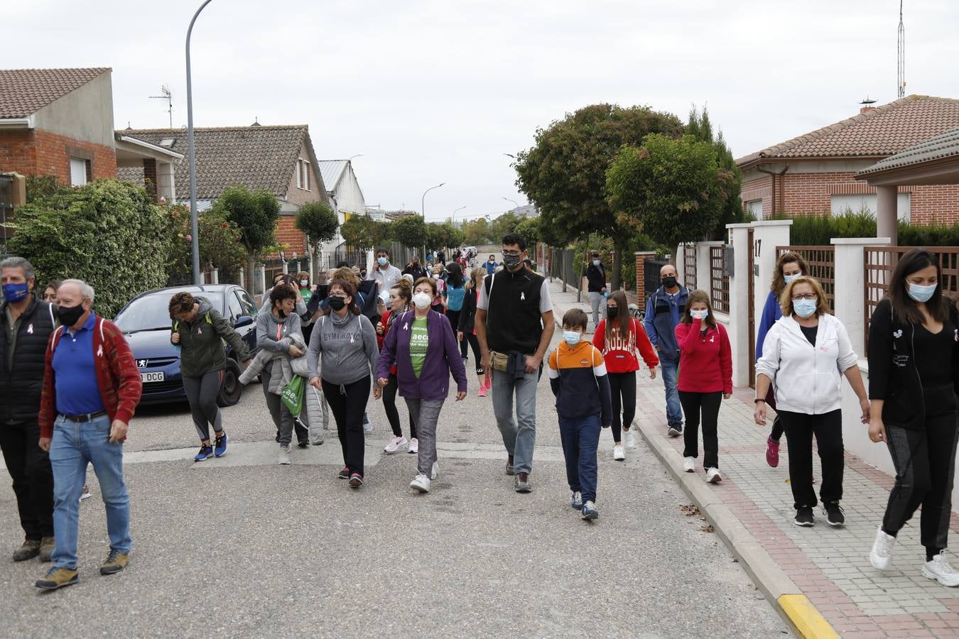 Fotos: Marcha solidaria contra el cáncer en Olivares de Duero