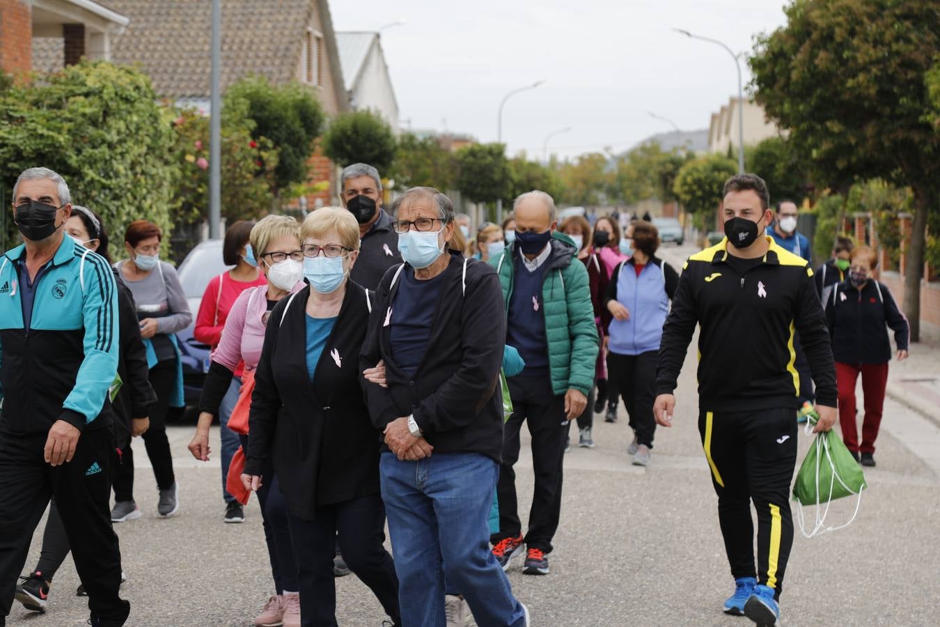 Fotos: Marcha solidaria contra el cáncer en Olivares de Duero