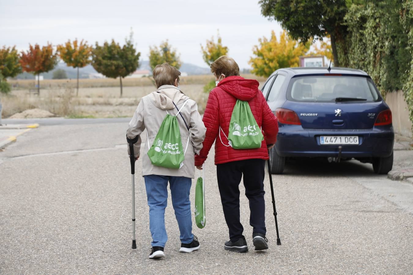 Fotos: Marcha solidaria contra el cáncer en Olivares de Duero