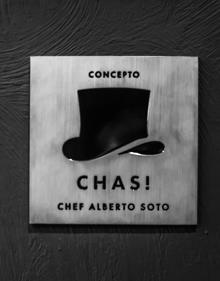 Imagen secundaria 2 - Brioche de pollo marinado, mahonesa picante y especiada y pepino, Pato Villamartín incluido en el menú degustación, Catering CHAS!, la marca personal de Alberto Soto.