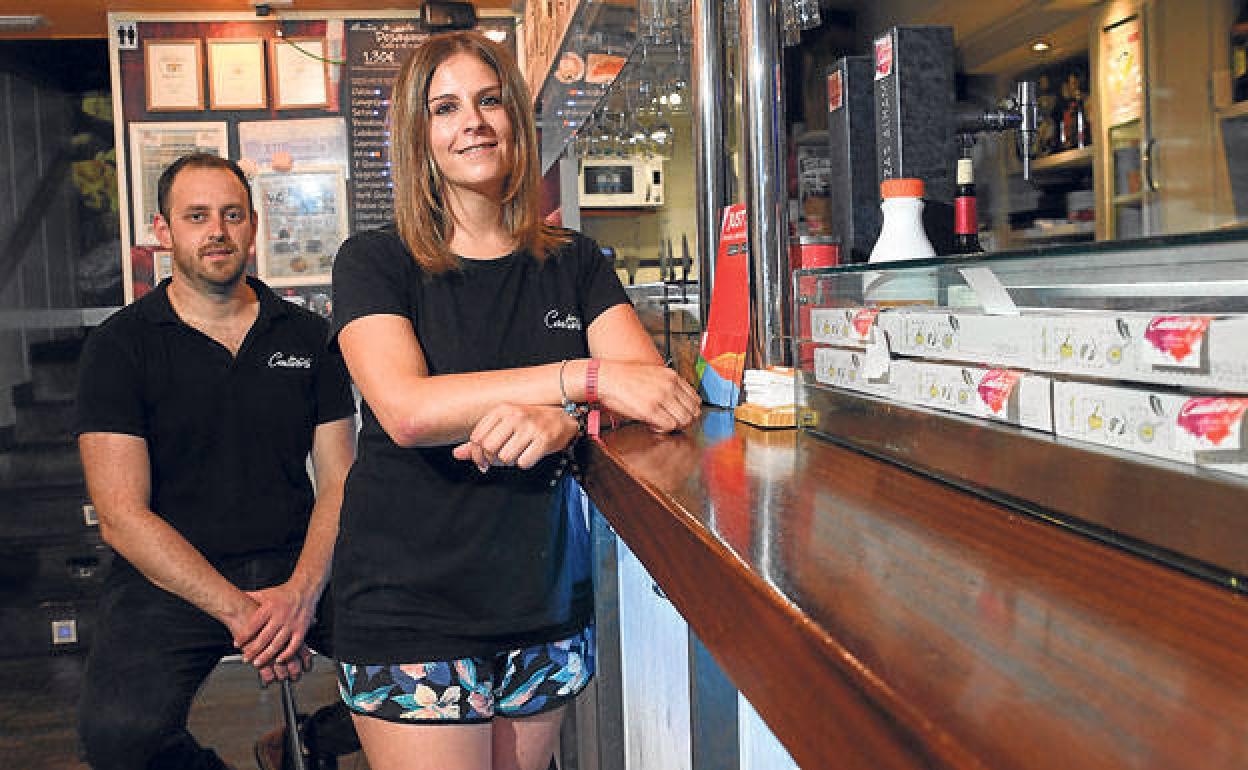 Los responsables del Bar Castivera. 
