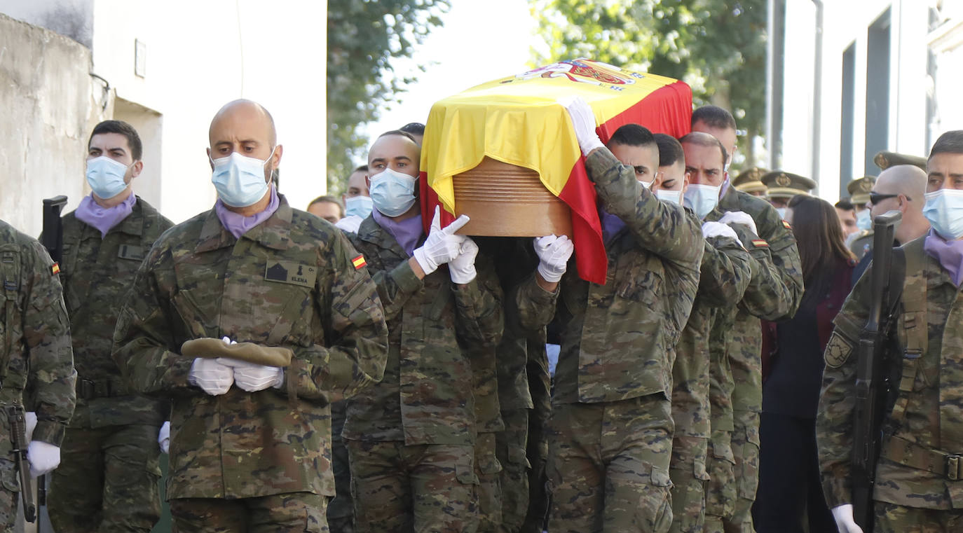 Fotos: Profundo dolor en el funeral militar por Andrés Martín