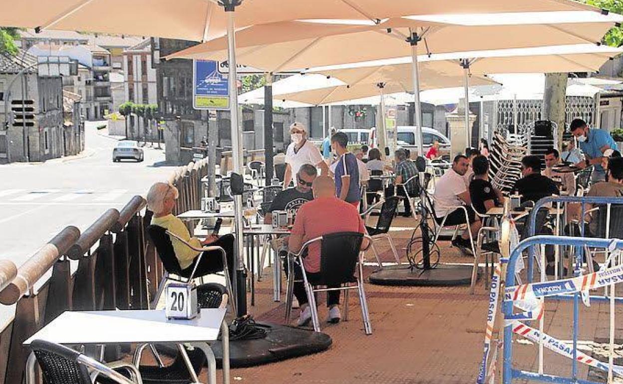 Las terrazas de Cuéllar pagarán por aforo en vez de por metros cuadrados
