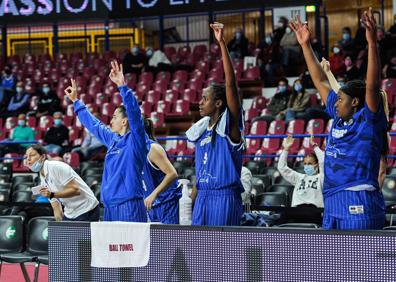 Imagen secundaria 1 - Katie Lou Samuelson ya comanda a un gran Avenida en Italia (56-71)