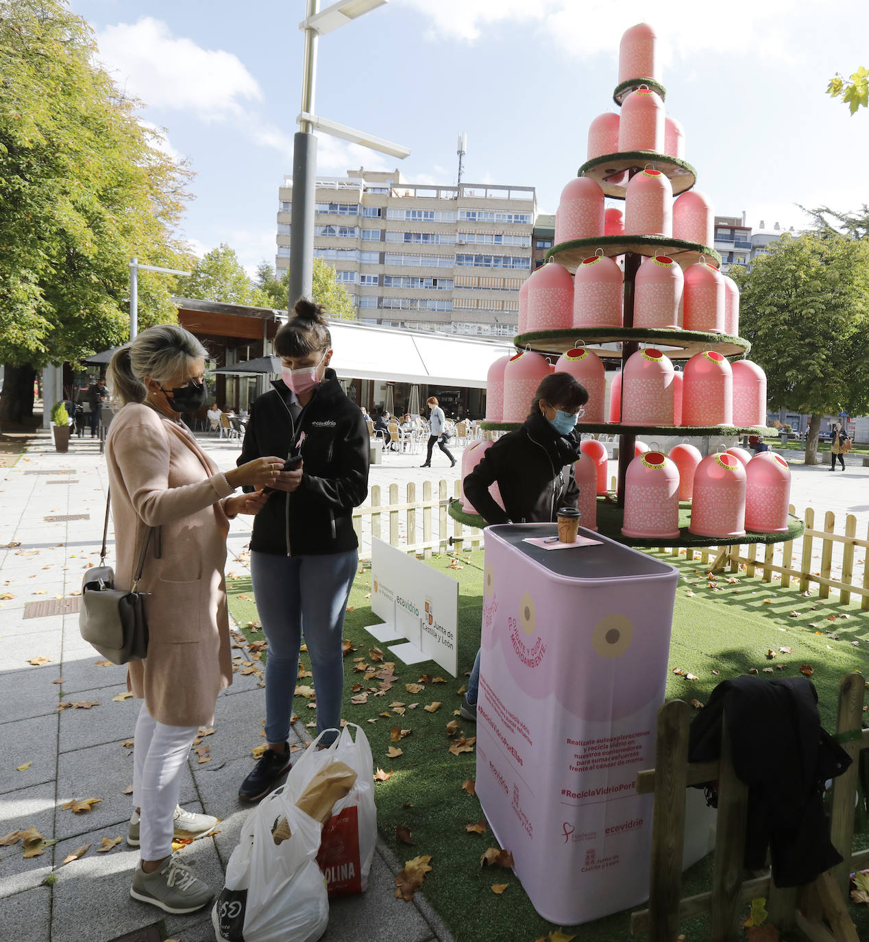 Fotos: Palencia recicla vidrio contra el cáncer de mama