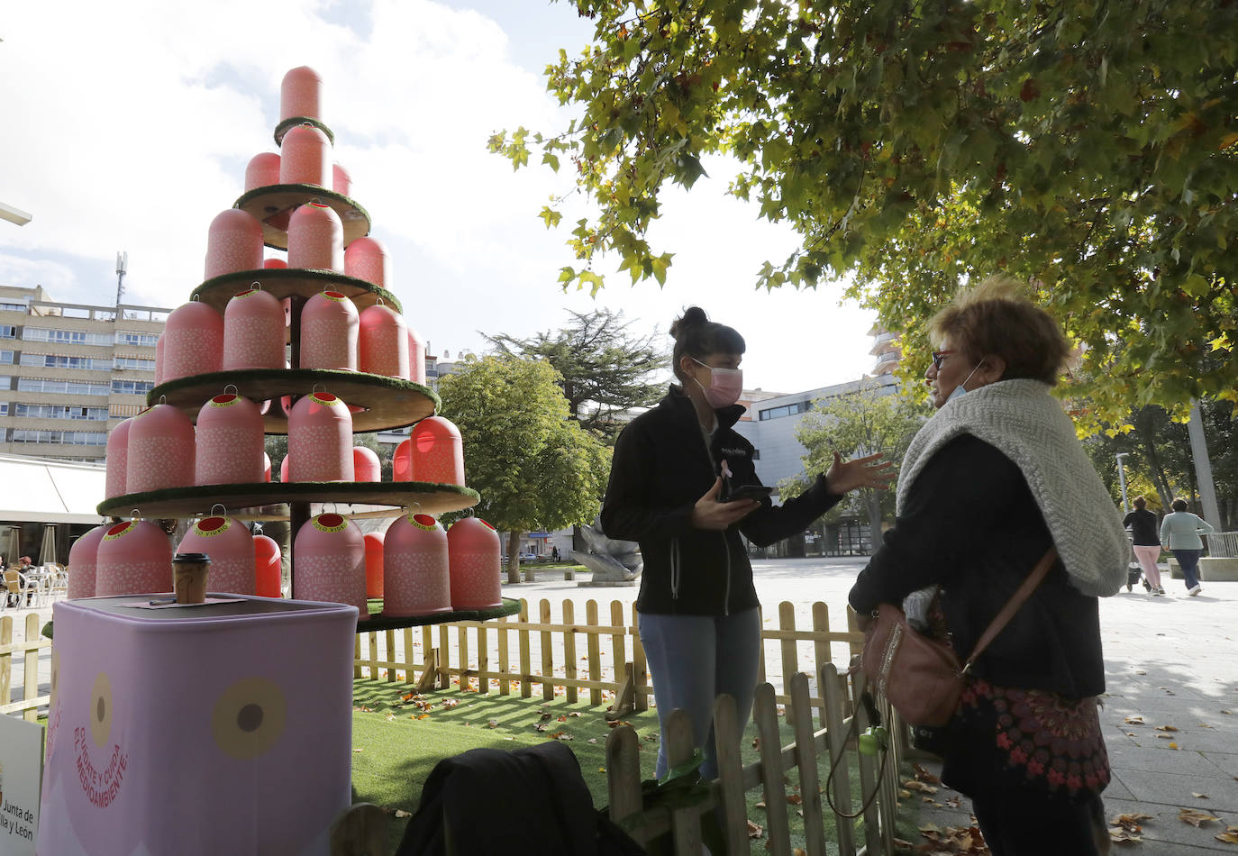 Fotos: Palencia recicla vidrio contra el cáncer de mama