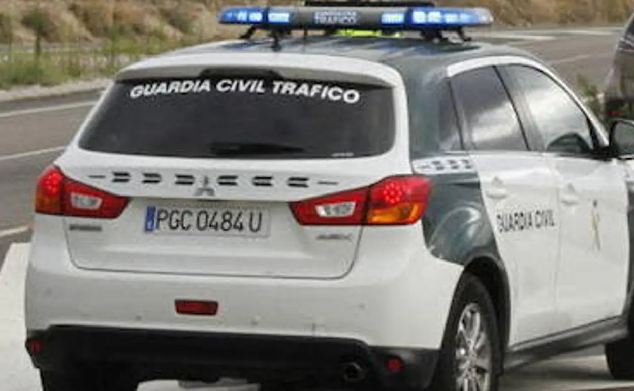 Un vehículo de la Guardia Civil de Tráfico, en una imagen de archivo. 