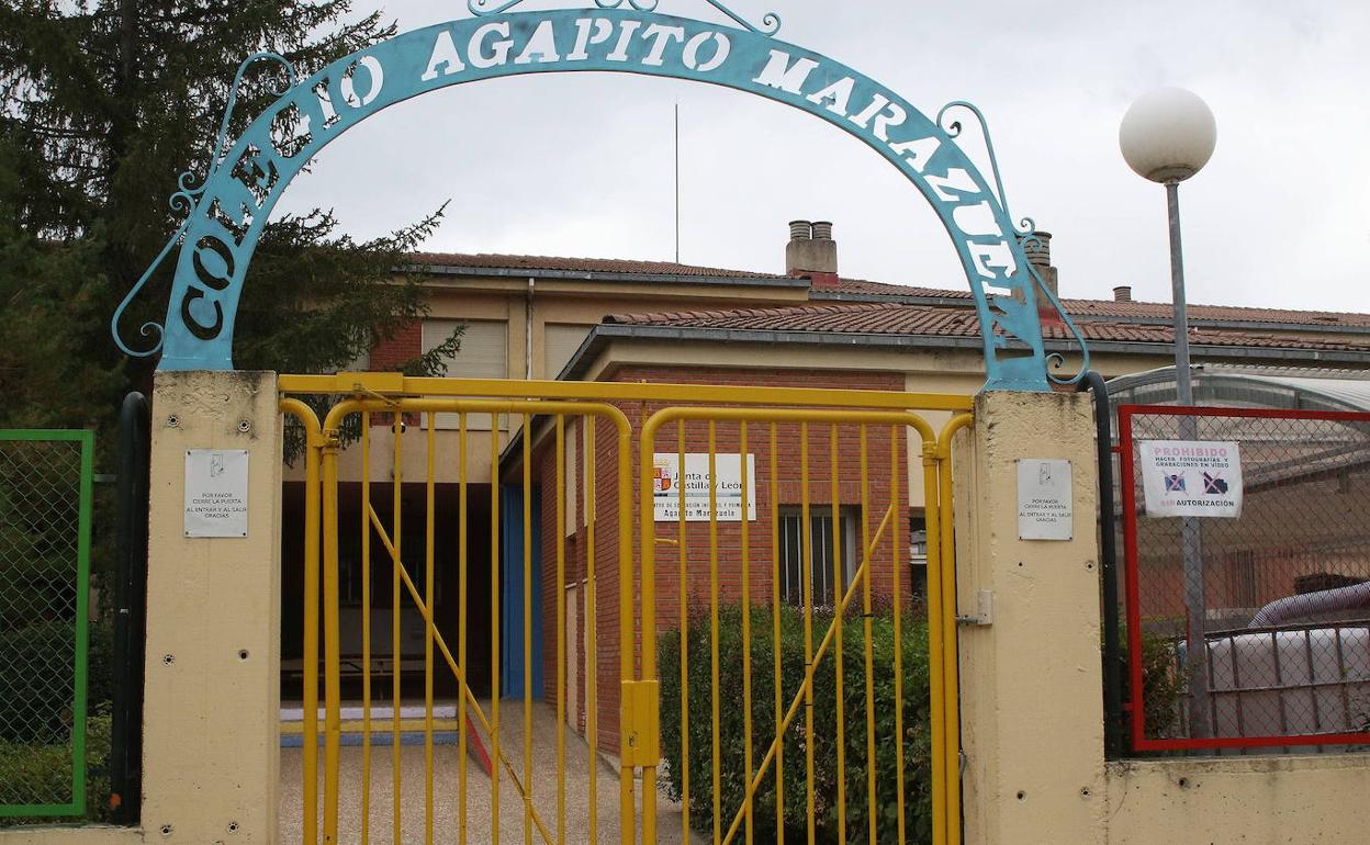 Acceso al colegio Agapito Marazuela, en La Granja de San Ildefonso. 