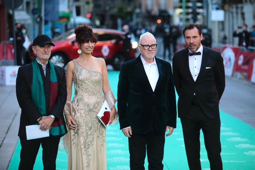 El director del festival, Javier Angulo, la concejala de Cultura, Ana Redondo, el actor Malcolm McDowell y el alcalde de Valladolid, Óscar Puente.