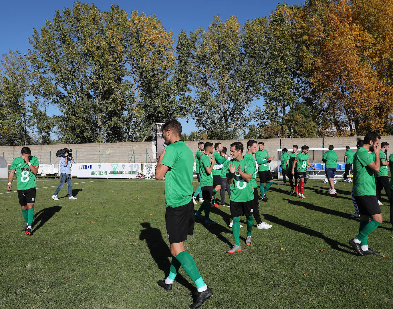 El partido ante el Villarcayo se detuvo en el minuto 8, dorsal del fallecido, en su memoria.