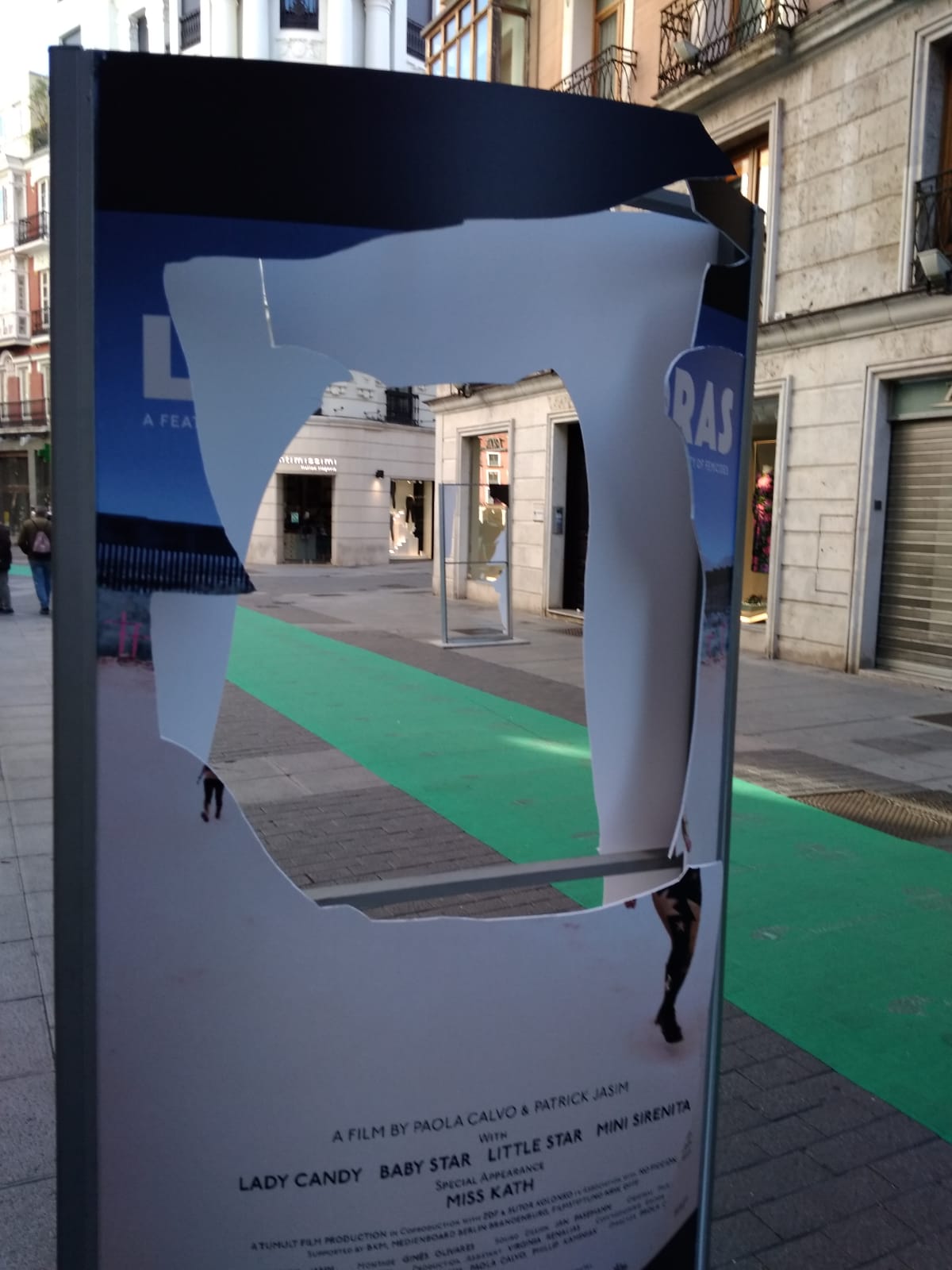 Fotos: Destrozan los carteles de la Seminci en Valladolid