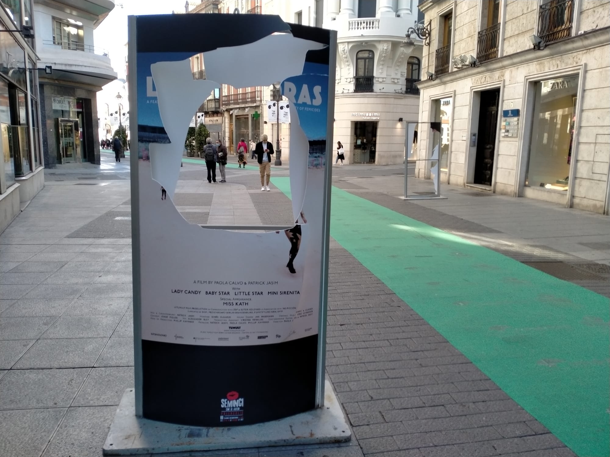 Fotos: Destrozan los carteles de la Seminci en Valladolid