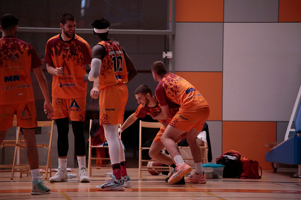 Festival desde el triple de Aquimisa para sumar su primer triunfo liguero ante un descendido de LEB Oro (91-75)