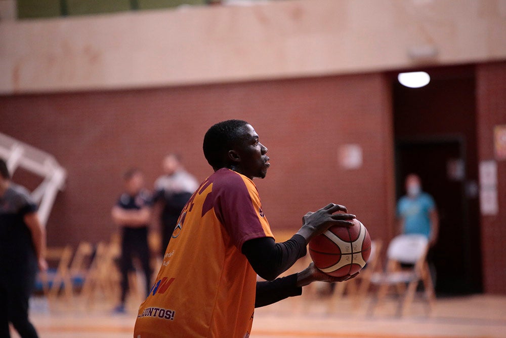 Festival desde el triple de Aquimisa para sumar su primer triunfo liguero ante un descendido de LEB Oro (91-75)