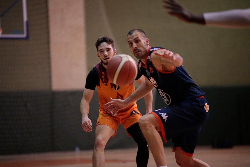 Festival desde el triple de Aquimisa para sumar su primer triunfo liguero ante un descendido de LEB Oro (91-75)