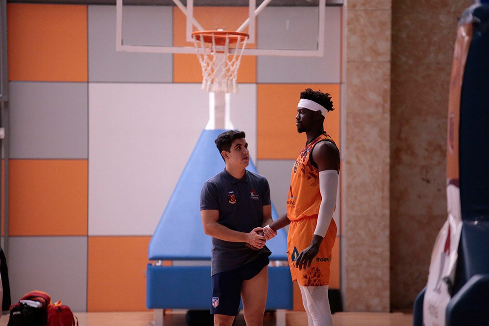 Festival desde el triple de Aquimisa para sumar su primer triunfo liguero ante un descendido de LEB Oro (91-75)