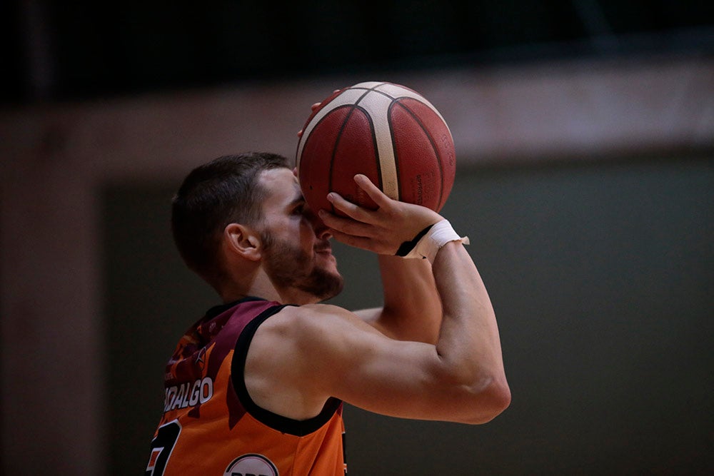 Festival desde el triple de Aquimisa para sumar su primer triunfo liguero ante un descendido de LEB Oro (91-75)