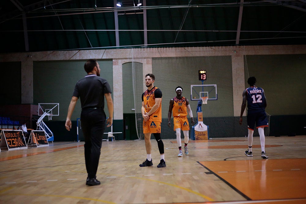 Festival desde el triple de Aquimisa para sumar su primer triunfo liguero ante un descendido de LEB Oro (91-75)