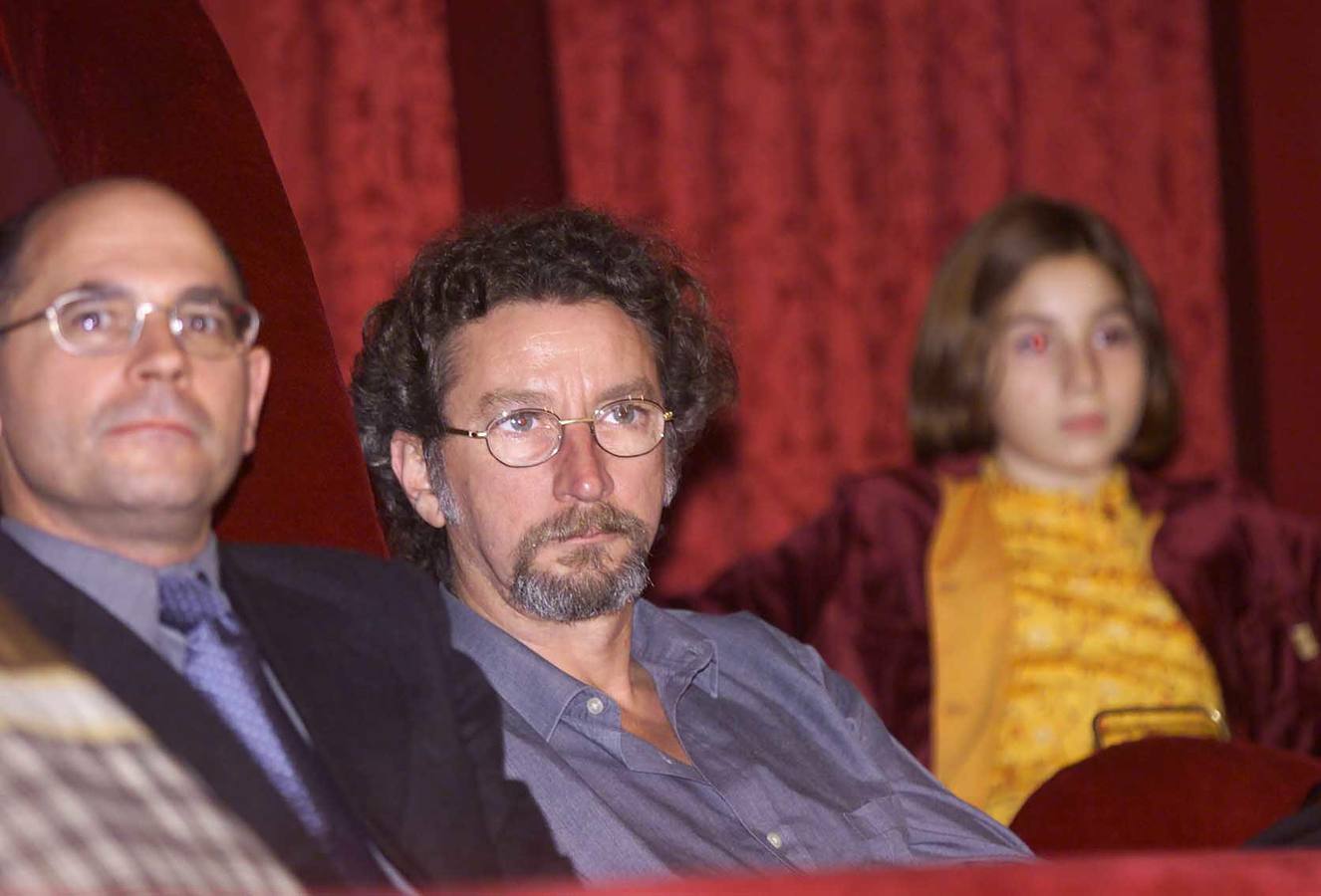 2000. El director presencia la inauguración del festival desde un palco del Teatro Calderón.