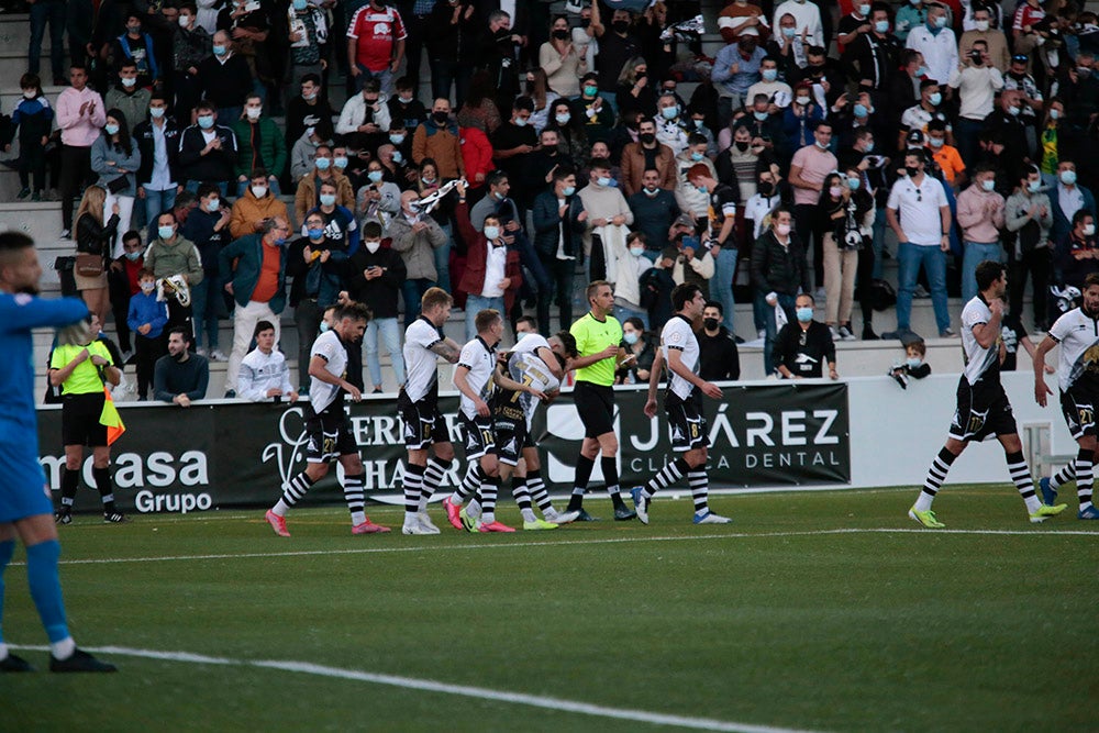 Trepidante oda al balón en la fiesta del fútbol popular entre Unionistas y la SD Logroñés (3-3)