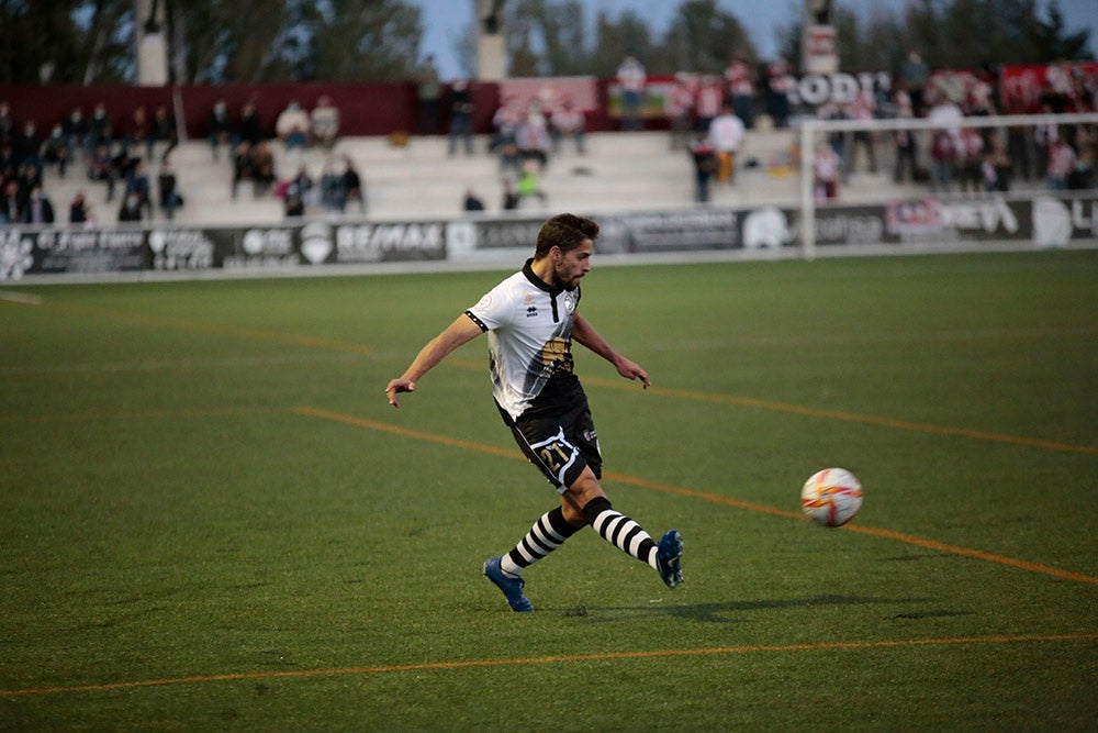 Trepidante oda al balón en la fiesta del fútbol popular entre Unionistas y la SD Logroñés (3-3)