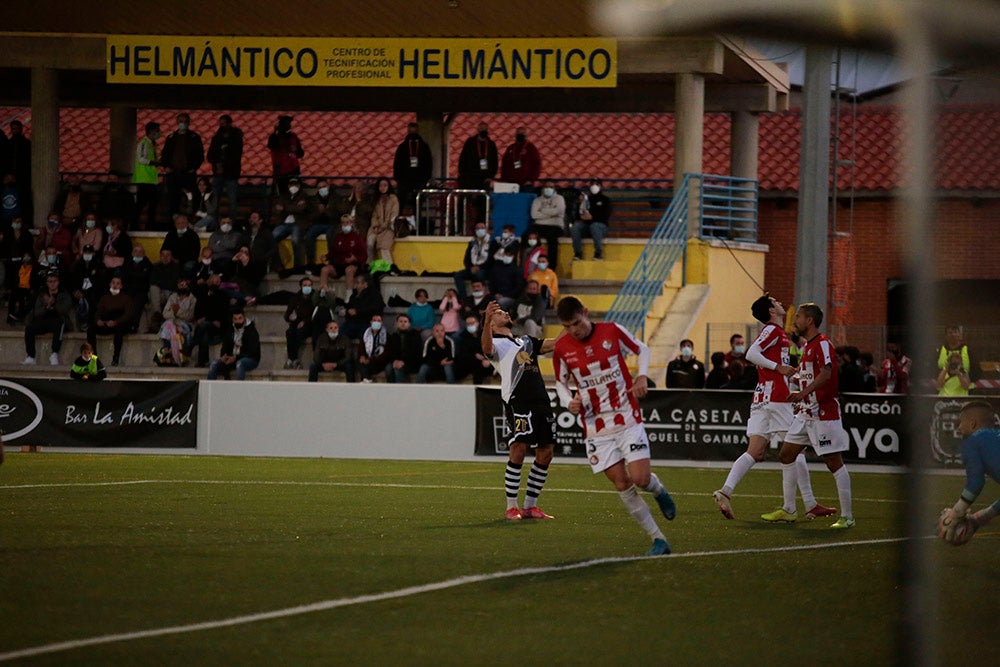 Trepidante oda al balón en la fiesta del fútbol popular entre Unionistas y la SD Logroñés (3-3)