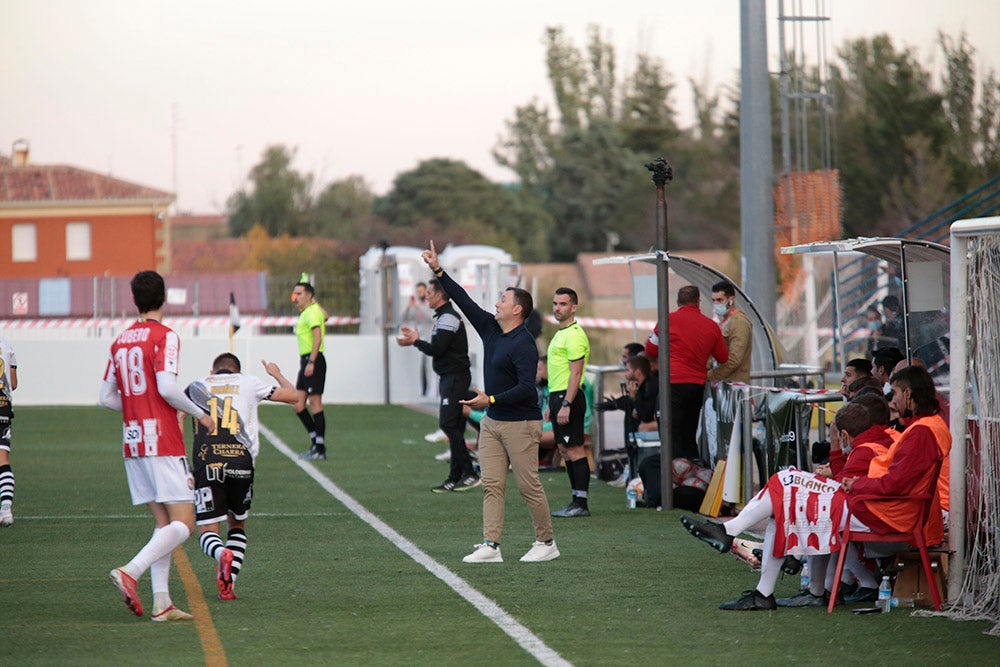 Trepidante oda al balón en la fiesta del fútbol popular entre Unionistas y la SD Logroñés (3-3)