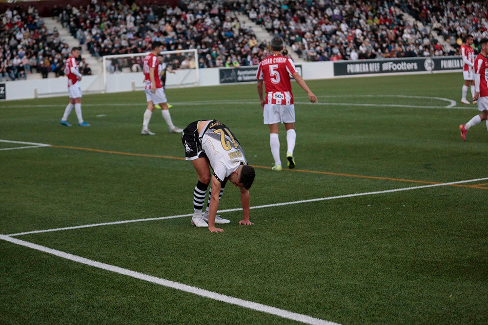 Trepidante oda al balón en la fiesta del fútbol popular entre Unionistas y la SD Logroñés (3-3)