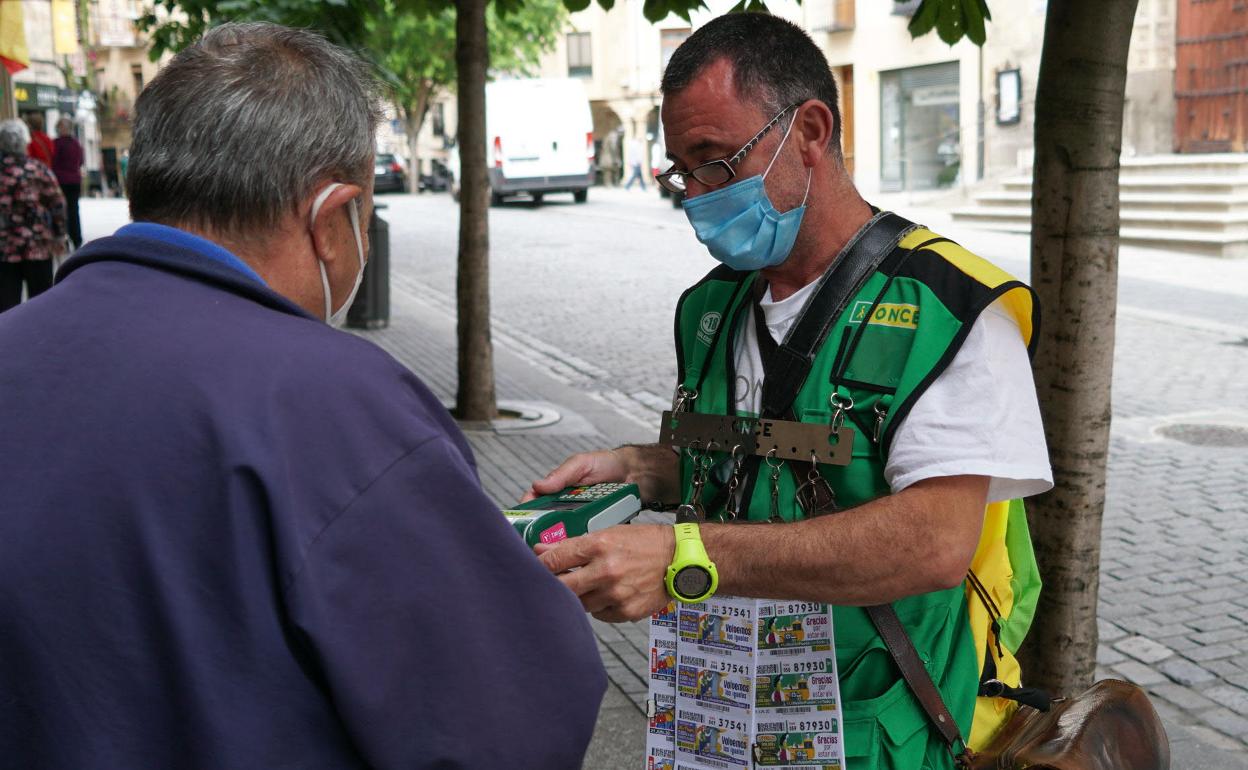 Vendedor de la ONCE en Salamanca. 