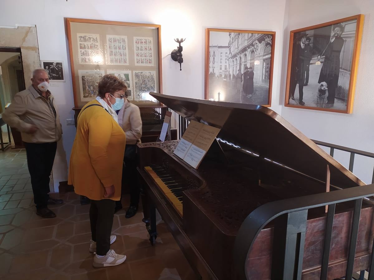 Fotos: Mayores de Villavicencio, Bolaños y Villalán visitan Urueña de la mano de Joaquín Díaz