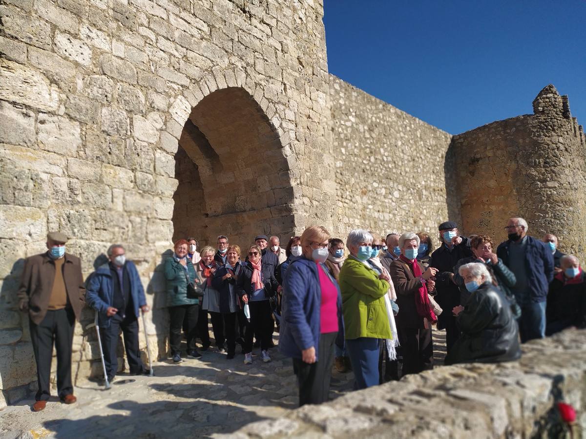 Fotos: Mayores de Villavicencio, Bolaños y Villalán visitan Urueña de la mano de Joaquín Díaz