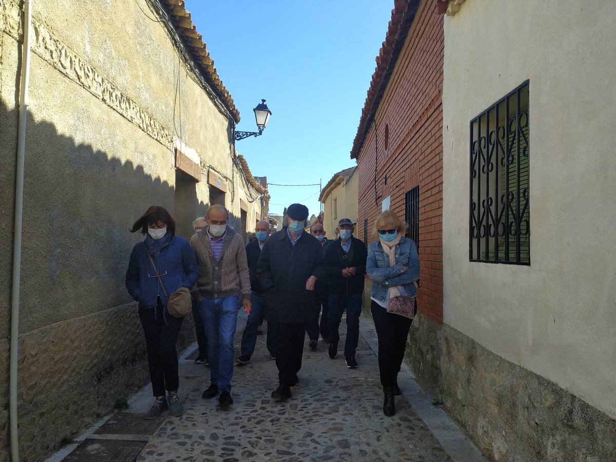 Fotos: Mayores de Villavicencio, Bolaños y Villalán visitan Urueña de la mano de Joaquín Díaz