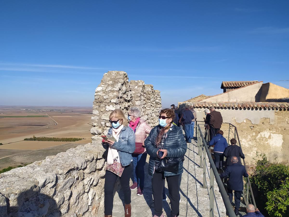 Fotos: Mayores de Villavicencio, Bolaños y Villalán visitan Urueña de la mano de Joaquín Díaz